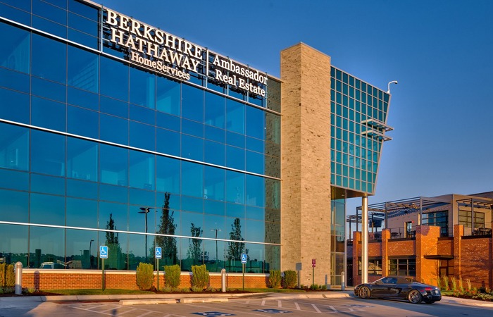 Berkshire Hathaway: غول بیمه و سرمایه‌گذاری